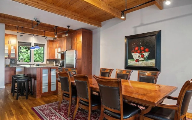 Blackhawk 2817 4 Bedroom Townhouse by RedAwning