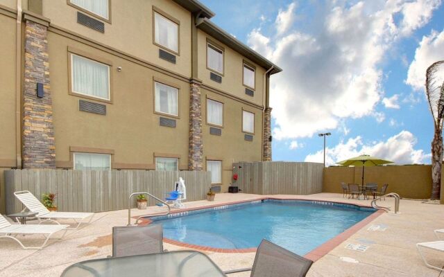 Comfort Inn & Suites Donna Near I-2