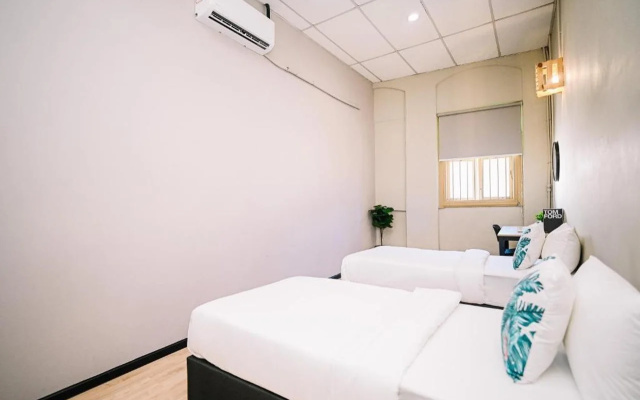 Swing & Pillows @ 87 Chulia St, Georgetown Penang – Guest Rooms – George Town