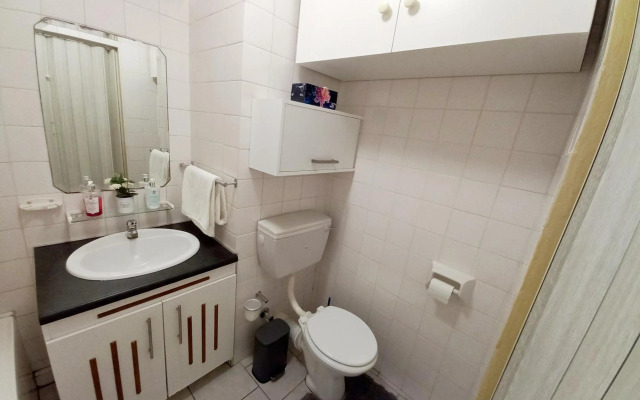 Cozy Strand Beach Getaway - Studio Apartment