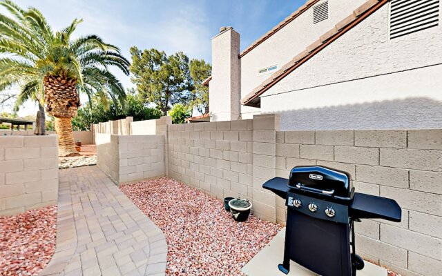 Inviting Central Scottsdale Stunner - 5 Br Home