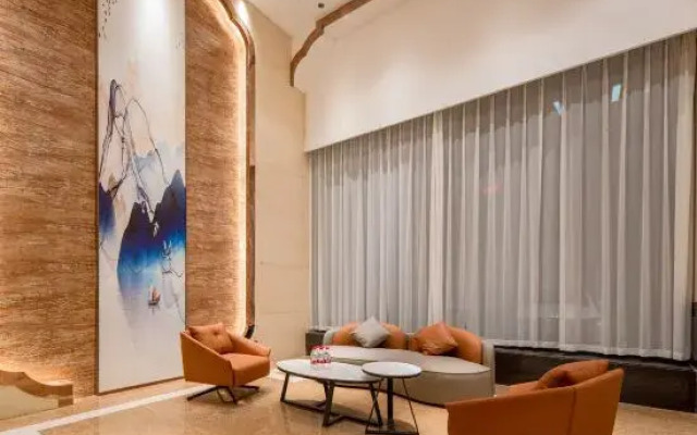 Golden Chau Apartment (Chaozhou Dongbao Plaza Zuoyicheng People's Square)