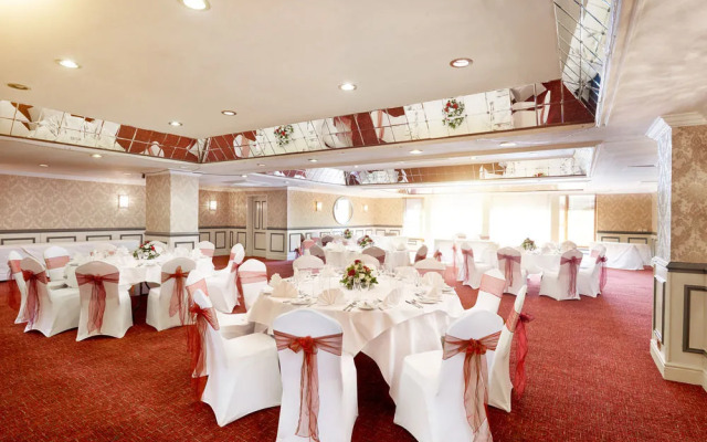 The Hillcrest Hotel, Sure Hotel Collection by Best Western