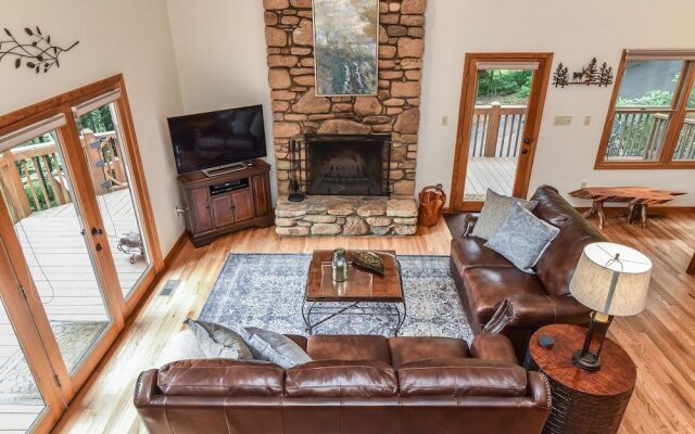 A Mountain Escapade 3 Bedroom Home