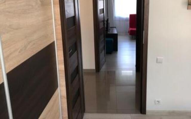 Apartment Mona Warsaw przy stacji metra