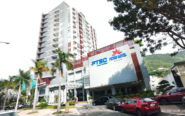 Petro Hotel
