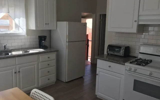 Unique 2 Bedroom in Burbank