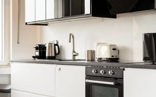 City's Best View, Spacious 2BR Apartment W Balcony