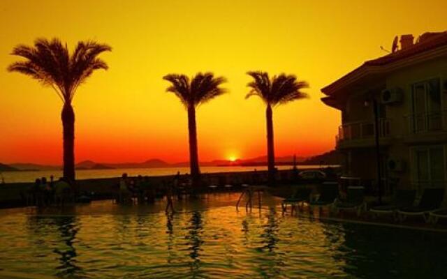 Sunset Beach Club Aqualettings Lighthouse 33