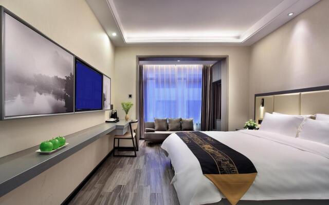 Wing Hotel Guilin - Central Square