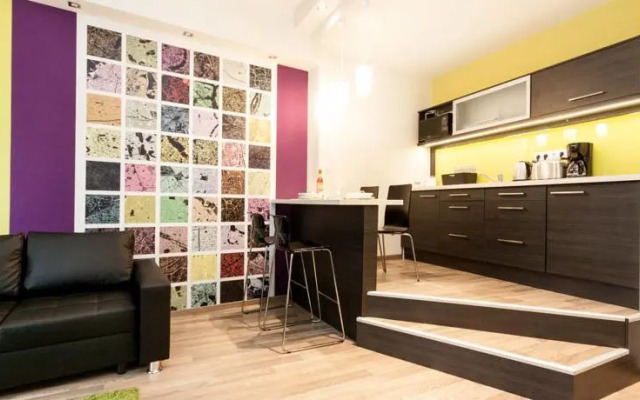 CenterStudio with balcony in downtown