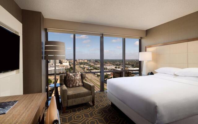 DoubleTree by Hilton Dallas - Campbell Centre