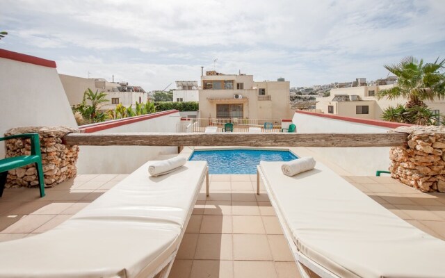 Pool and Sea, charming Merill Apart 2