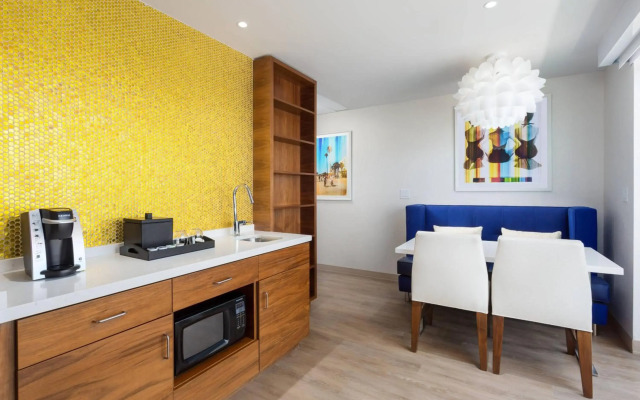 Courtyard by Marriott Santa Monica