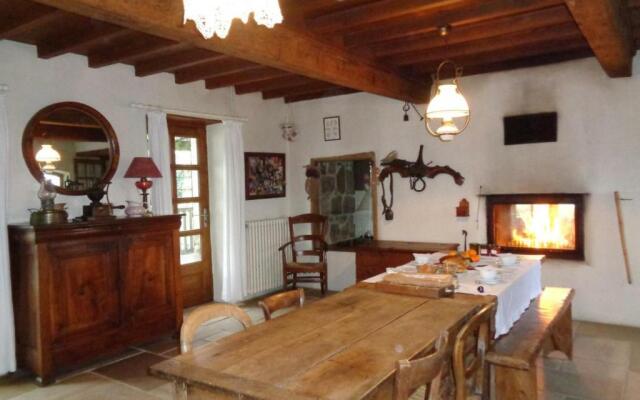 Gîte Essertines-en-Donzy, 5 pièces, 10 personnes - FR-1-496-200