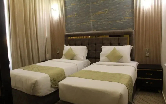 The Gulf Hotel Flats Est