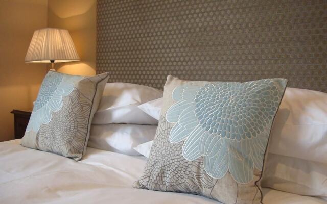 Pinfield Hotel Slough