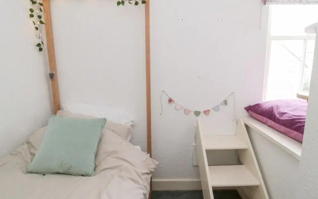 Islestone, 1 Temperance Terrace