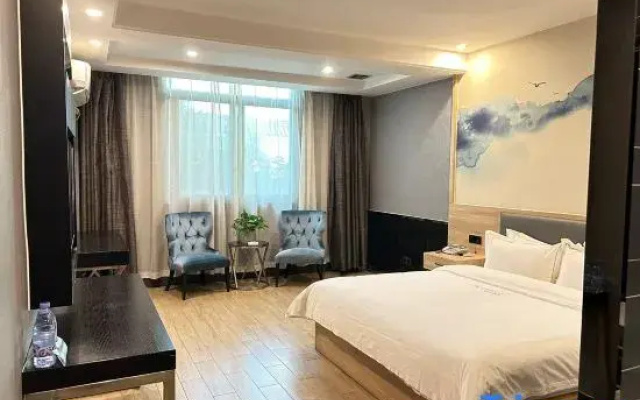 Qingmu Hotel (Zhenjiang Danyang Houxiang Central Street)