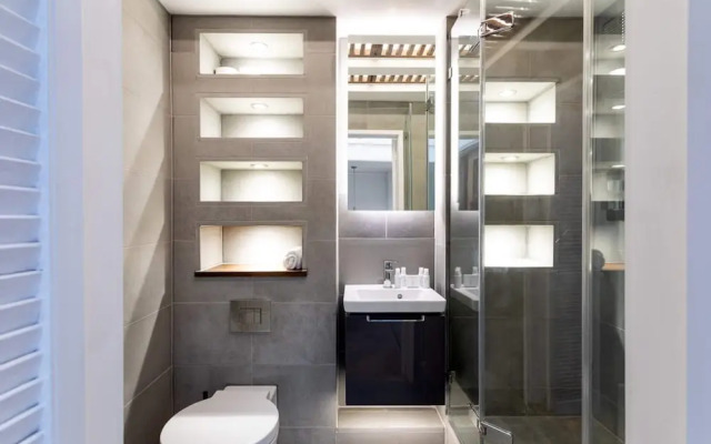 Bright Maida Vale Apartment