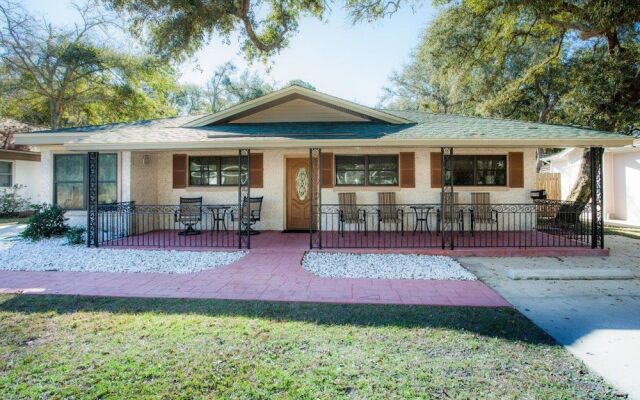 Barronhaus by Jekyll Realty