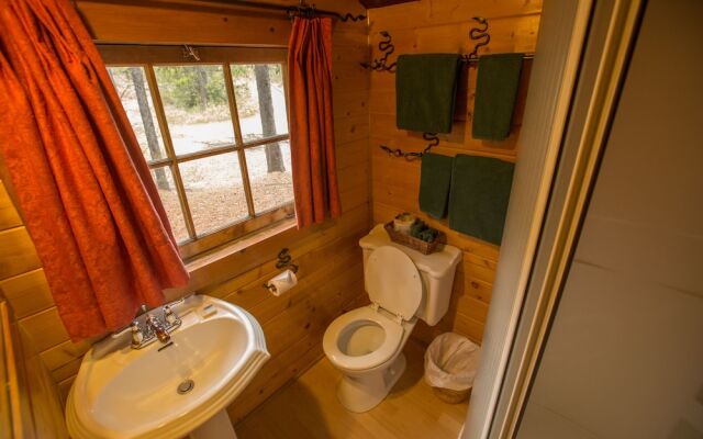 Storm Mountain Lodge Cabins & Dining