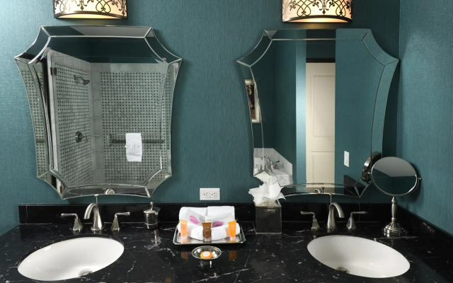 Woolley's Classic Suites Denver Airport
