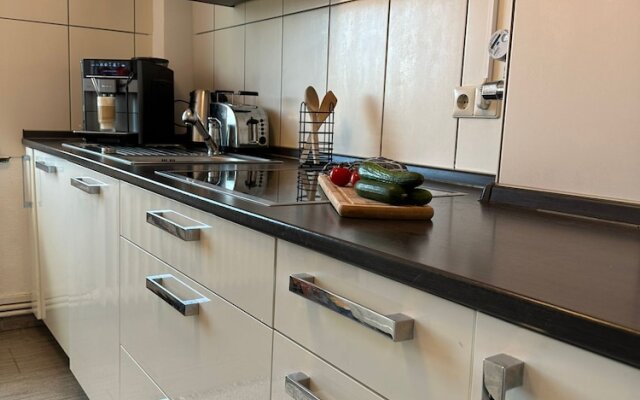 GREEN HILL Apartment