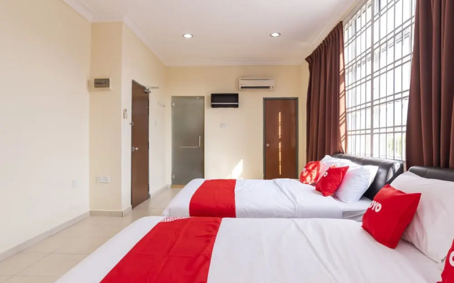 OYO 89536 Hazris Hotel