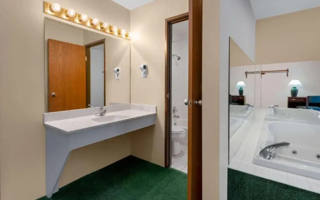 Super 8 Motel - Reedsburg