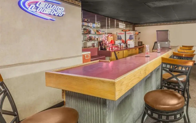 Ramada by Wyndham Clinton