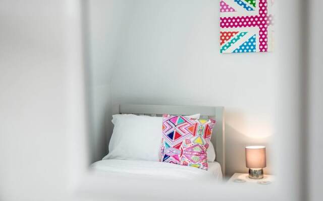 Bright Large Home in Clapham, Sleeps 8!
