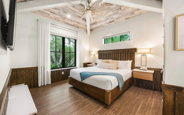 Salty Oak in Siesta Key