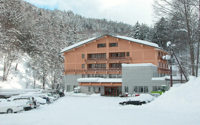 Kokumin Shukusha Higashi Taisetsuso