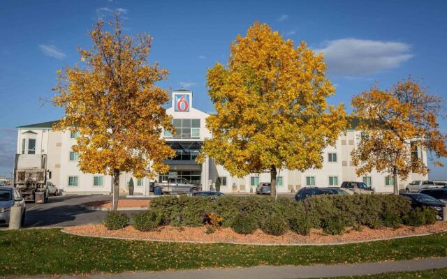 Motel 6 Saskatoon, SK