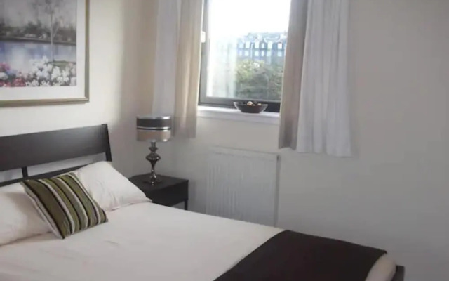 Riverview-2br-sleeps4-citycentre-parking-fastwifi