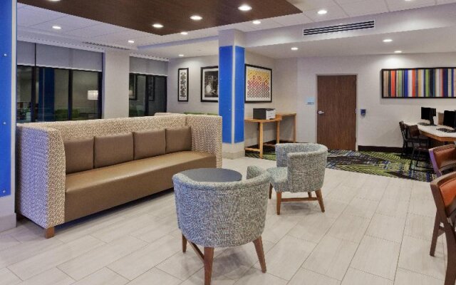 Holiday Inn Express and Suites FAYETTEVILLE