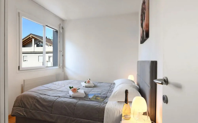 Santi Apartment Few Min From Lake