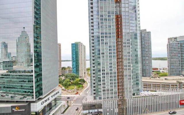Exquisite High-Rise 1 Bedroom next to Scotia Arena