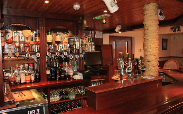 Lake House Hotel