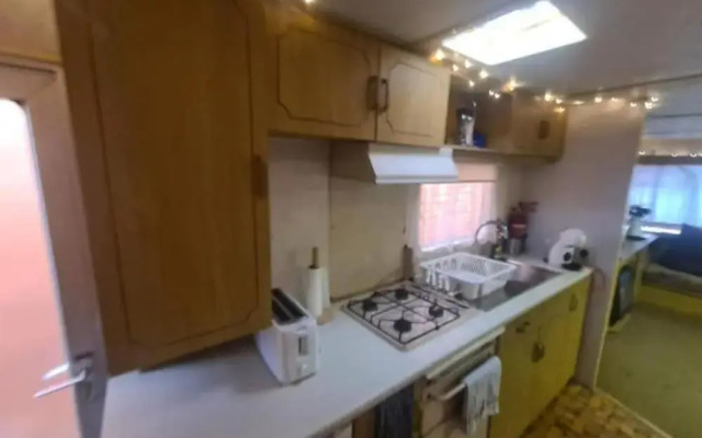 Cozy Cardiff Cabin Retreat Sleeps 6 by Aimee