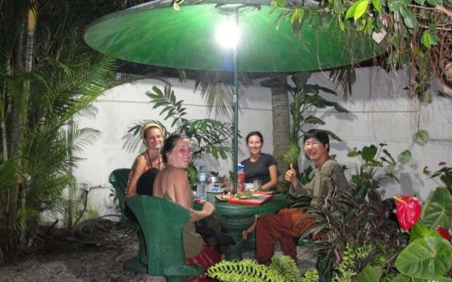 Lavinia Beach Hostel
