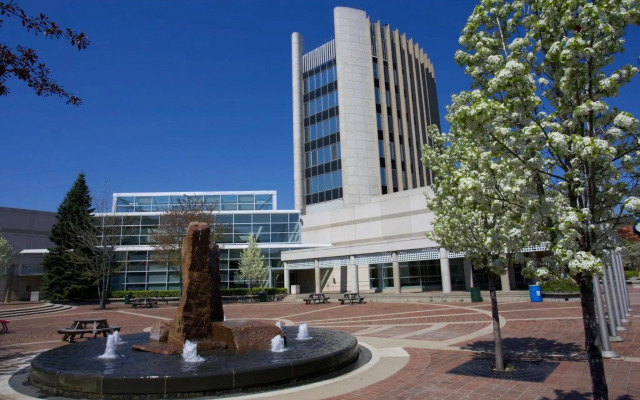 Holiday Inn Burlington Conference Centre by IHG