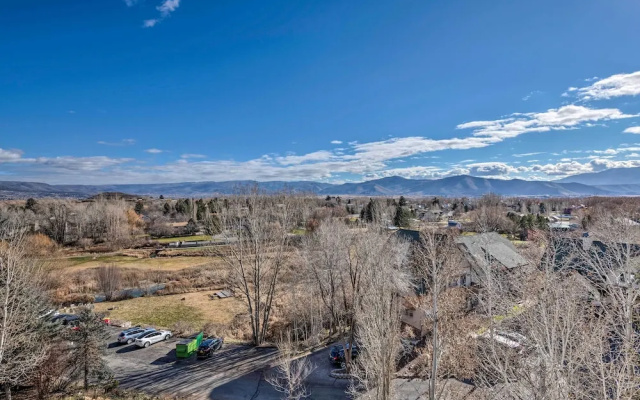 Large, Cozy Midway Studio w/ Mountain Views!