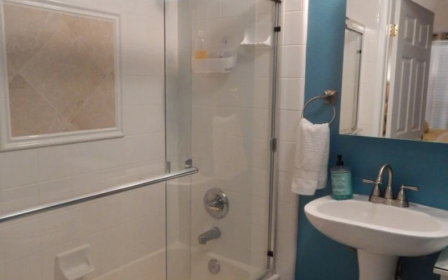 210 Casa Bella 2 Bedroom Condo by Redawning