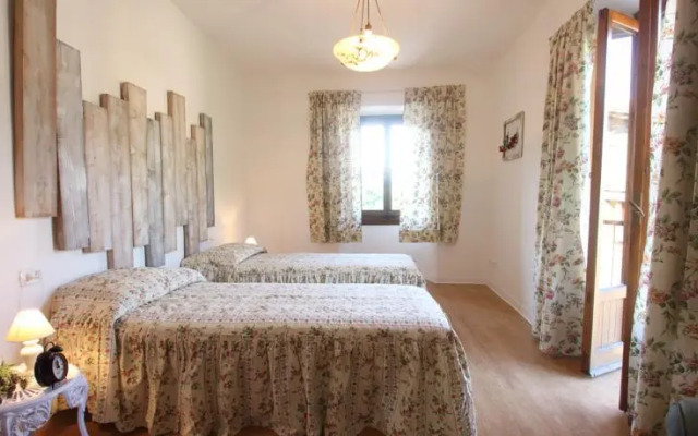 Graziosa Villetta In Pietra In Antico Paesino Toscano