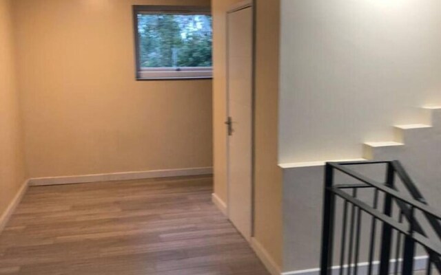 Stunning 1-bed Apartment With En-suite in Strood