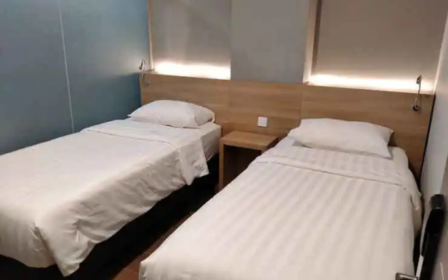 Hotel Marina Airport