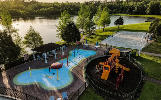 Amazing Family Townhouse Minutes From the Parks