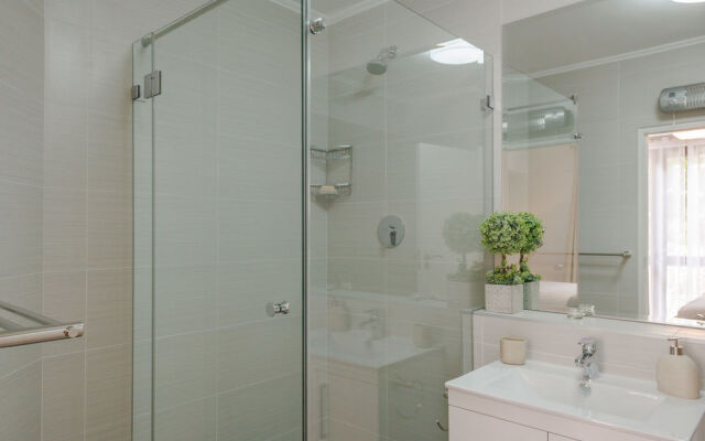 Cape Town City Accommodation - The Island Club